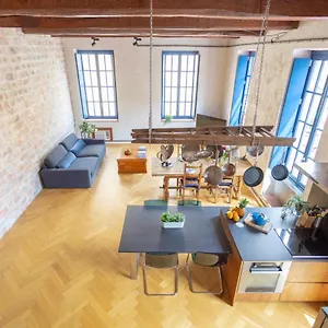 sunny-stylish-spacious-loft-in-old-port.fr-provencehotel.com/